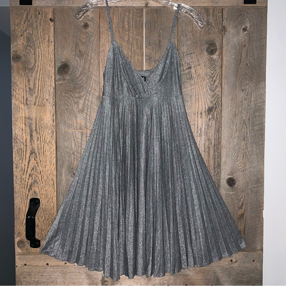 Women’s S BCBG PARIS Silver Sparkle & Shine Pleated Swing Mini Holiday Dress EXC